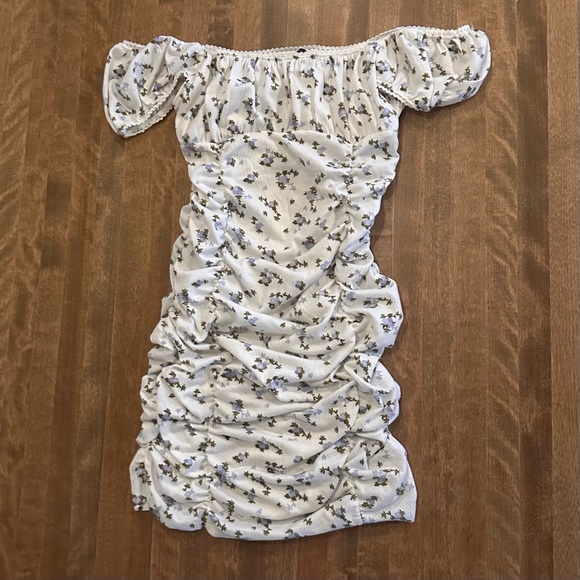 NWT Urban Outfitters Floral Ruched Dress - Picture 1 of 2